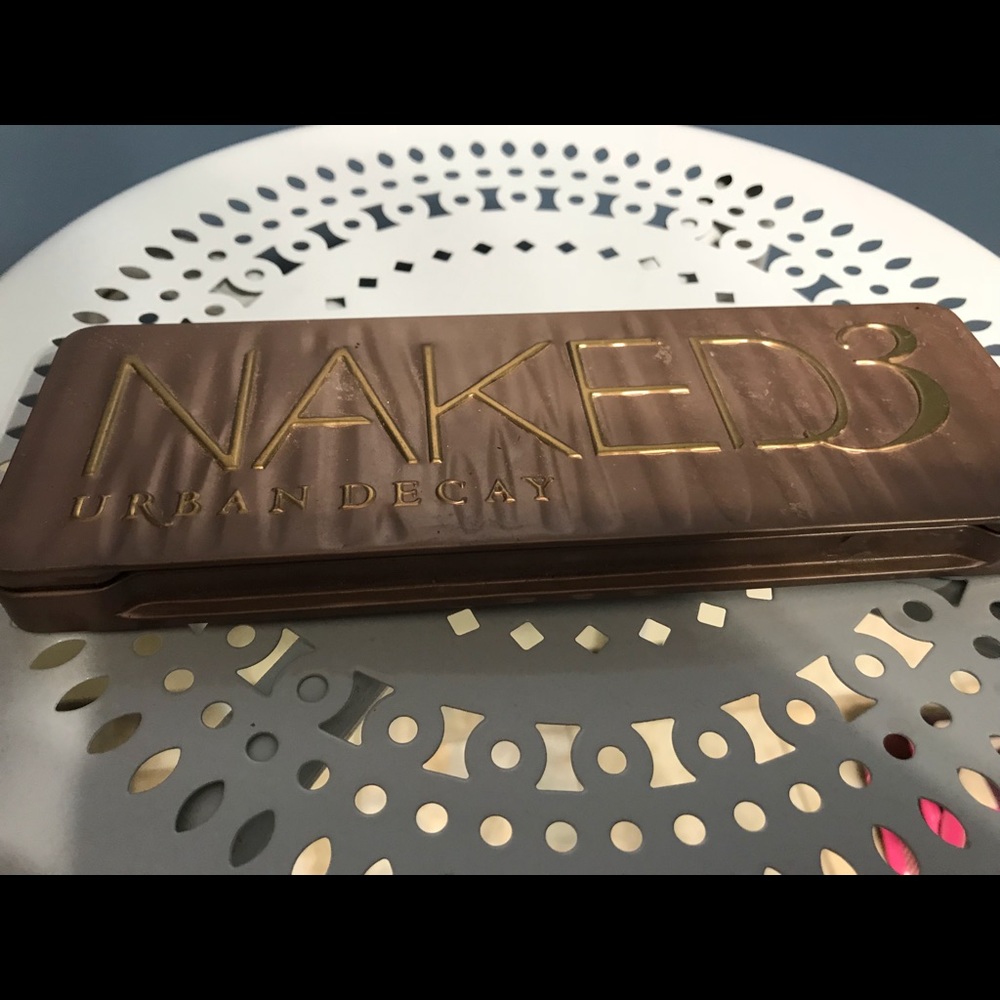 Naked 3 palette used